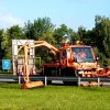 Unimog mit Mähgeräten und Sicherungsanhänger