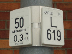 Stationszeichen der L 619 in einer Ortsdurchfahrt im Landkreis Peine