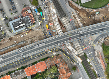 Mitte Oktober ist die Schlitzwand an der Kreuzung angekommen. Die Vorbereitung für den Stadtbahn-Bogen läuft bereits.