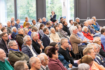 Rund 200 Teilnehmende fanden sich im Gymnasium Limmer ein