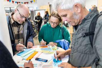 An verschiedenen Themeninseln hielten die Teilnehmenden ihre Vorstellungen fest