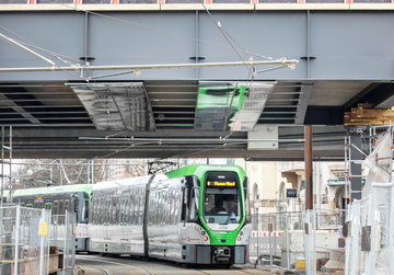 Ein neues Dach für die Hildesheimer Straße - mit genau der richtigen Durchfahrtshöhe für die Stadtbahn.