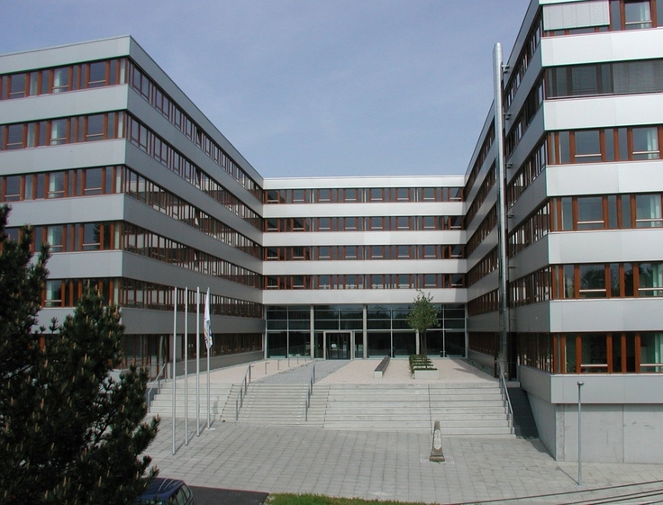 Die zentralen Geschäftsbereiche der Nds. Landesbehörde für Straßenbau und Verkehr in der Göttinger Chaussee 76 A in Hannover