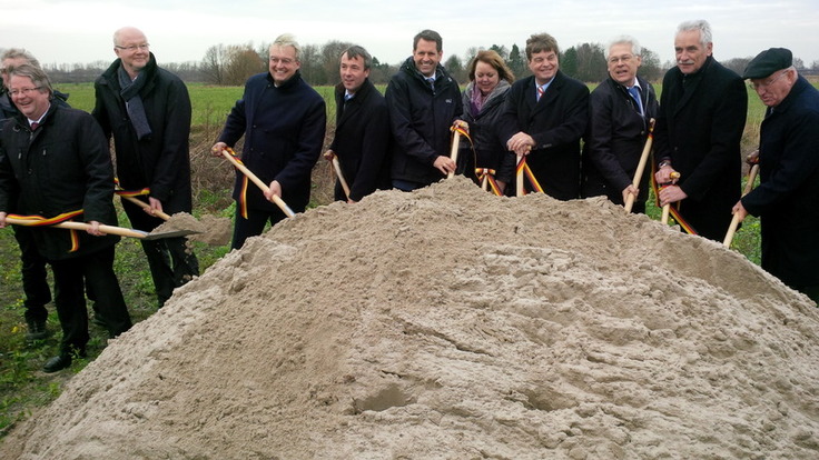 Erster Spatenstich für die Südumgehung Emden (B 210) am 10. Dezember 2015