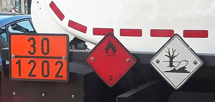 Lkw mit Gefahrgut (Symbolfoto)
