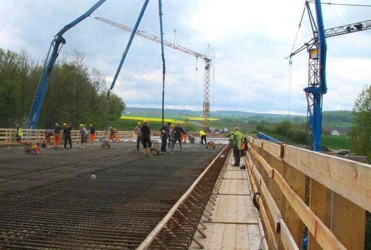 Arbeiten auf der Talbrücke (Bauwerk Ne 3) im Mai 2021