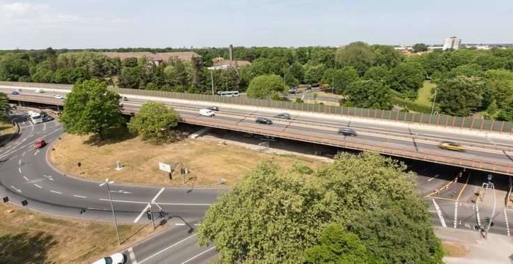 Die Weidetorbrücke im Zuge des Messeschnellweges in Hannover