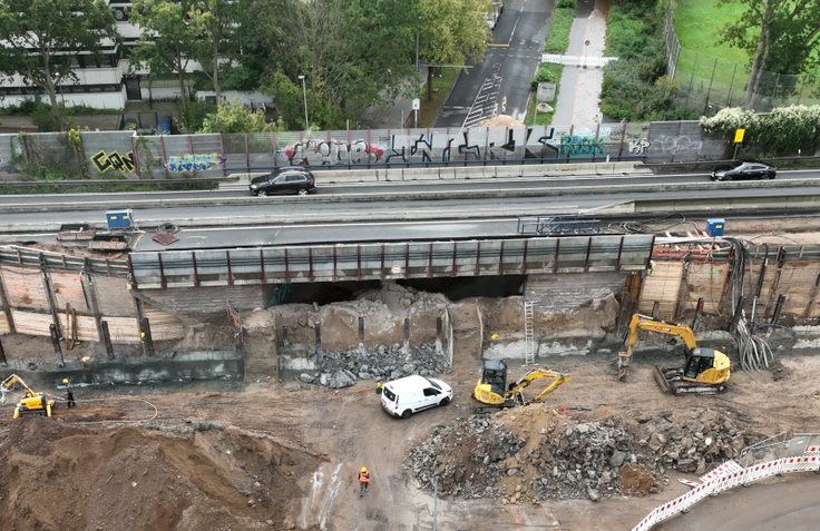 Die Unterführung der Schützenallee unter dem Südschnellweg ist langsam wieder zu erkennen. Die Arbeitsebene wird in diesen Tagen zurückgebaut.