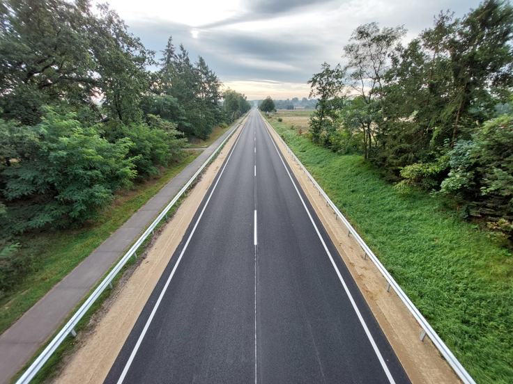 Im Zuge der Fahrbahnerneuerung wurden die Mehrzweckstreifen zurückgebaut