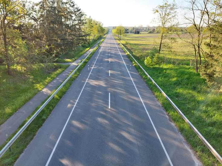 Links und rechts der B 4 zwischen Melbeck und Bienenbüttel befanden sich Mehrzweckstreifen