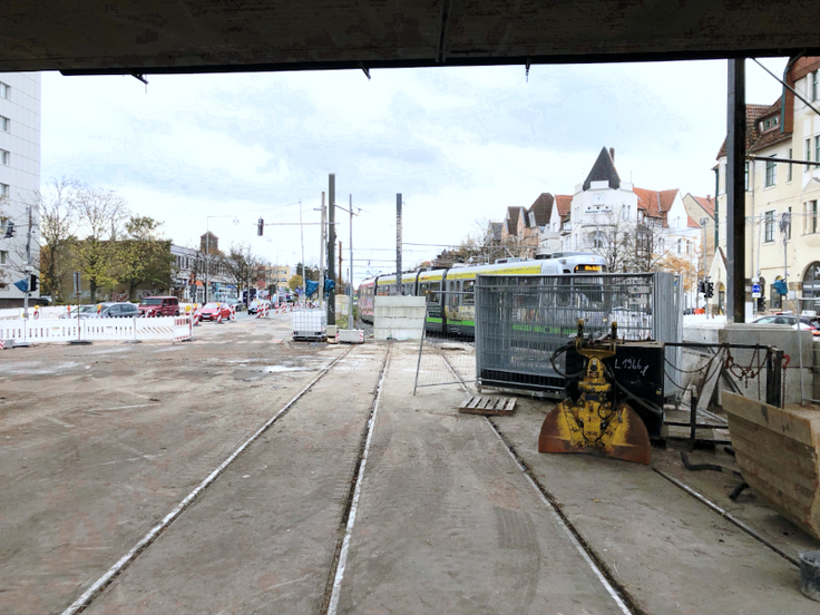 auf der Kreuzungsmitte entsteht jetzt eine Bauinsel.