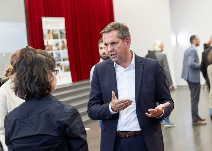 Verkehrsminister Olaf Lies im Gespräch