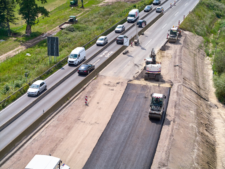 Noch ein sanfter Schwenk, und die neue Fahrbahn ist hier am Fangedam West an den Bestand angeschlossen.