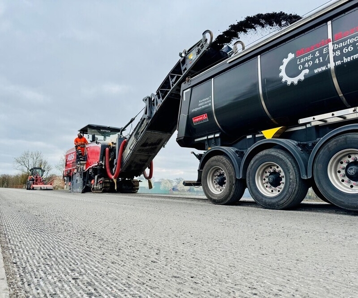 Die B 72 zwischen Moordorf und Aurich wird erneuert.
