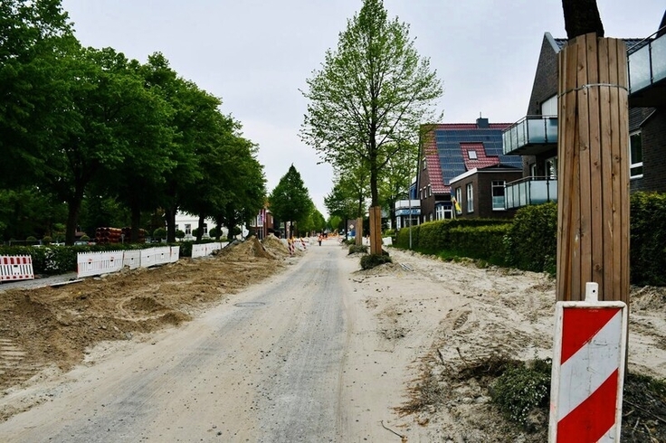 Ist nach wie vor voll gesperrt: Die Landesstraße 7 in Esens.