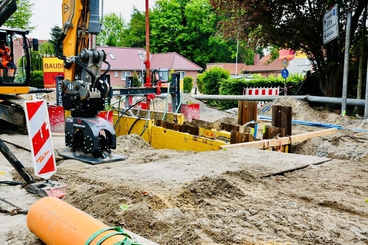 Es geht tief in den Boden: Das Verlegen der Schmutzwasserleitung ist komplex.