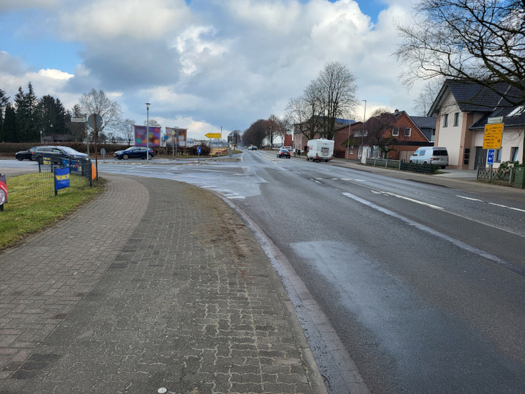Die B 75 und die Buxtehuder Straße (L 141).