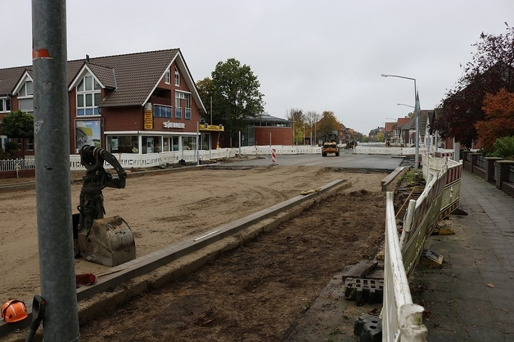 Nach Abschluss der geplanten Ashaltierungs- uns Markierungsarbeiten ist geplant, die Befahrbarkeit der Ortsdurchfahrt im Abschnitt von der Harpstedter Straße bis zur Brunnenstraße wiederherzustellen.