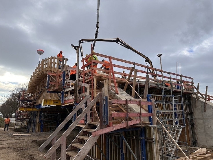 Derzeit ist geplant, die Fledermausbrücke im Frühjahr 2026 fertigzustellen.