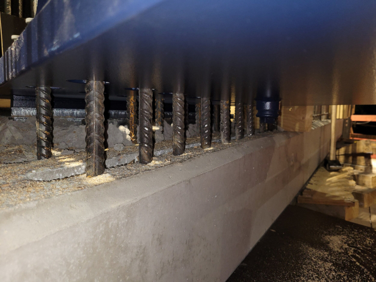 Einsetzen der Stahlträger.