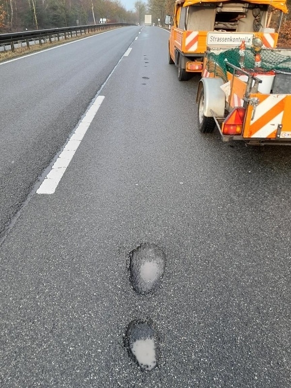 Eine Streckenkontrolle der SM Lemke dokumentiert diverse witterungsbedingte Schäden im Zuge der B 6 hinter Langendamm.