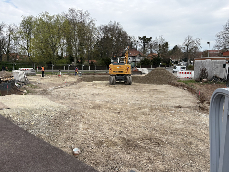 Der neue Kreisverkehr in Duderstadt lässt sich schon erahnen. Der Straßenbau ist in vollem Gange.