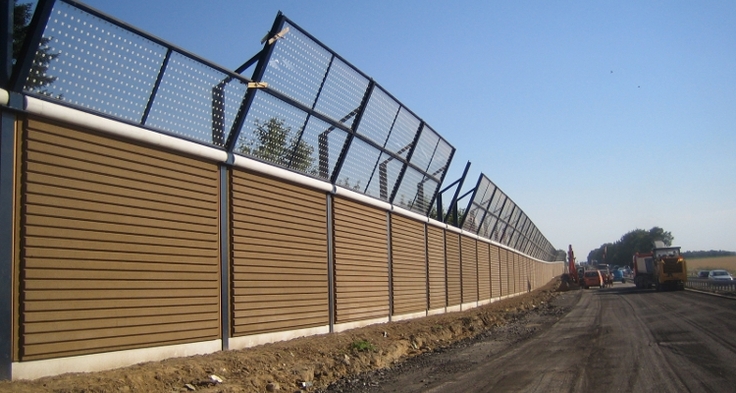 Die neue, 7 m hohe Lärmschutzwand (LSW) 11 an der A 39 bei Rüningen wurde Ende August 2010 fertiggestellt