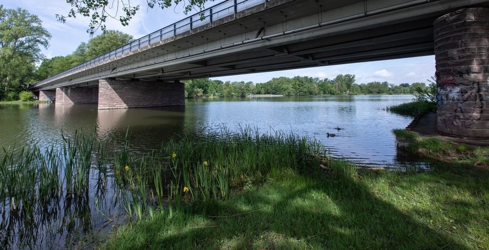 Die Leineflutbrücke