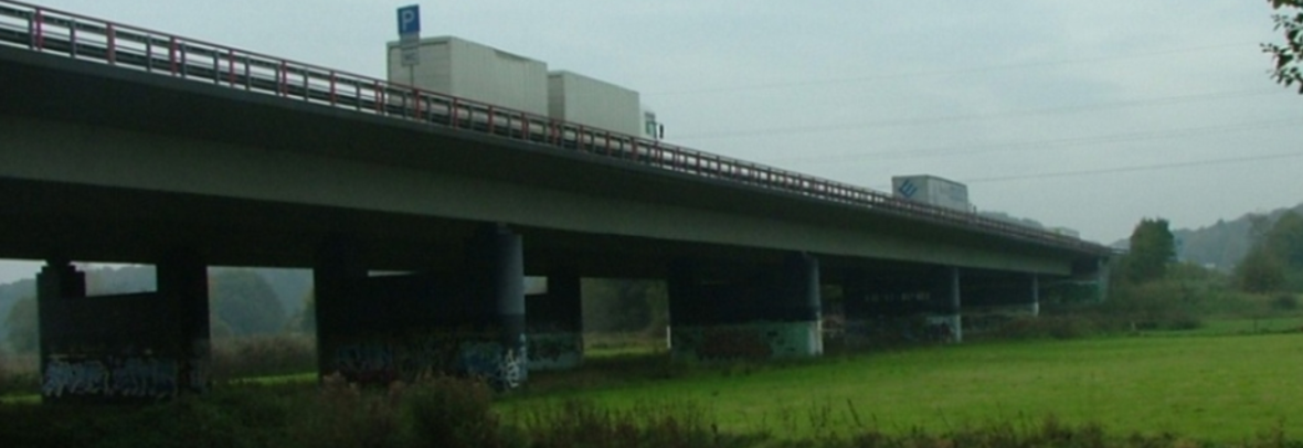 Die Hasebrücke im Zuge der Autobahn 1 nordwestlich von Osnabrück